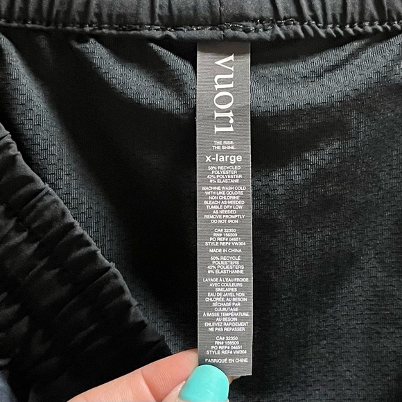 Vuori Clementine Performance Shorts Womens XL Black Camo Outdoor Gorpcore Gym - Picture 5 of 8